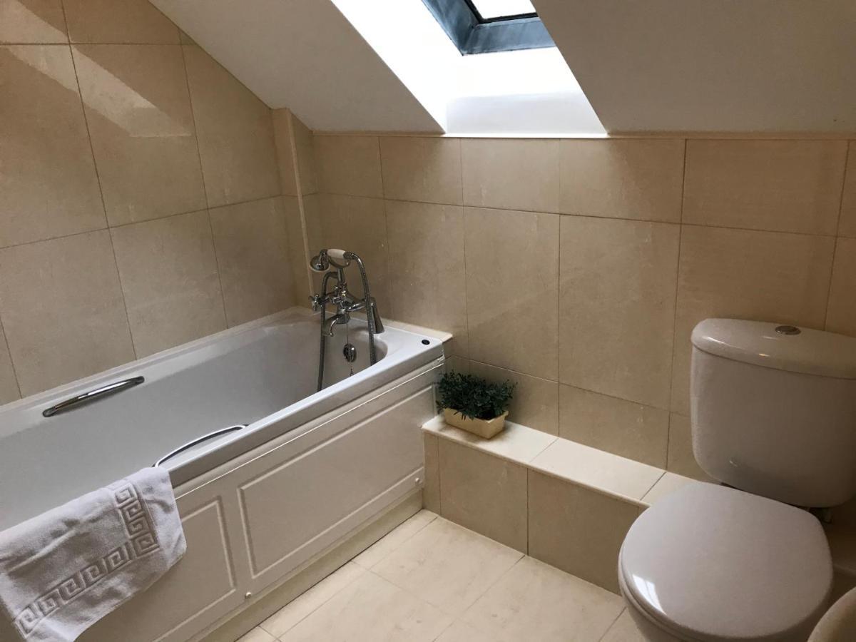 Вилла Crowthorne, Bookham Court Дорчестер Экстерьер фото